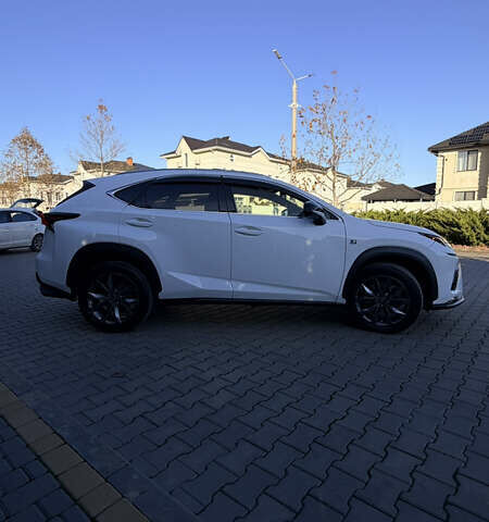 Белый Лексус НХ, объемом двигателя 2 л и пробегом 88 тыс. км за 32000 $, фото 5 на Automoto.ua