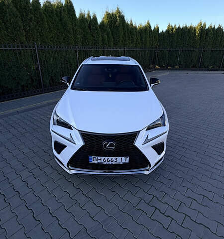 Белый Лексус НХ, объемом двигателя 2 л и пробегом 88 тыс. км за 32000 $, фото 1 на Automoto.ua