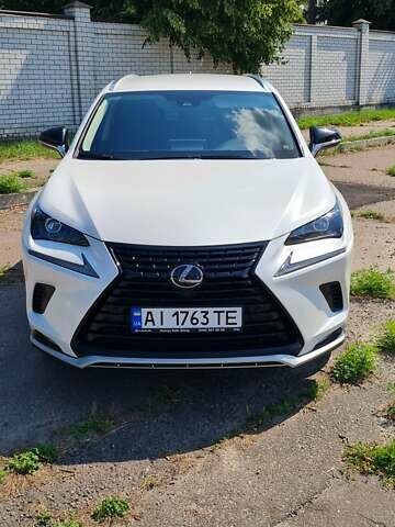 Білий Лексус НХ, об'ємом двигуна 1.99 л та пробігом 40 тис. км за 39500 $, фото 1 на Automoto.ua
