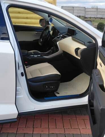 Белый Лексус НХ, объемом двигателя 2.49 л и пробегом 38 тыс. км за 39900 $, фото 19 на Automoto.ua