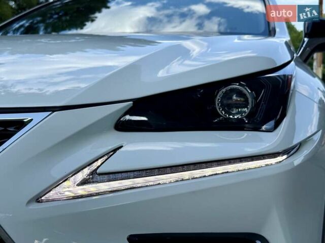 Белый Лексус НХ, объемом двигателя 2 л и пробегом 30 тыс. км за 25900 $, фото 7 на Automoto.ua