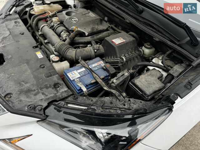 Белый Лексус НХ, объемом двигателя 2 л и пробегом 63 тыс. км за 28250 $, фото 63 на Automoto.ua