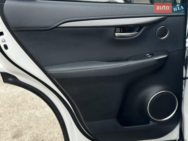 Белый Лексус НХ, объемом двигателя 2 л и пробегом 63 тыс. км за 28250 $, фото 38 на Automoto.ua