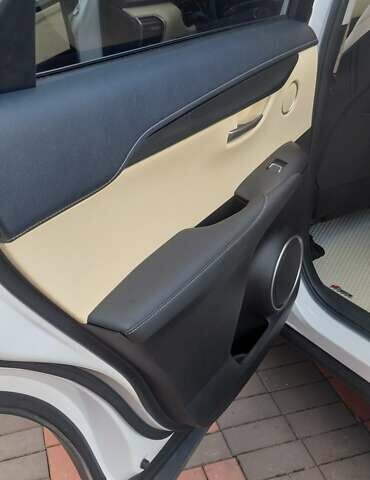 Белый Лексус НХ, объемом двигателя 2.49 л и пробегом 38 тыс. км за 39900 $, фото 47 на Automoto.ua