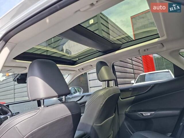 Белый Лексус НХ, объемом двигателя 2.49 л и пробегом 17 тыс. км за 52900 $, фото 20 на Automoto.ua
