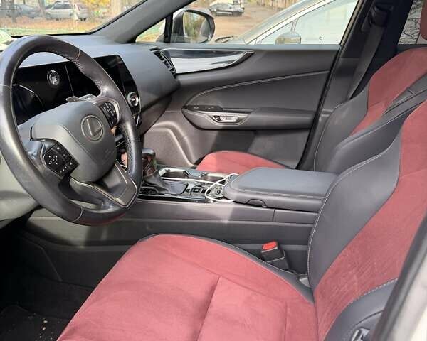 Білий Лексус НХ, об'ємом двигуна 1.99 л та пробігом 40 тис. км за 40000 $, фото 4 на Automoto.ua