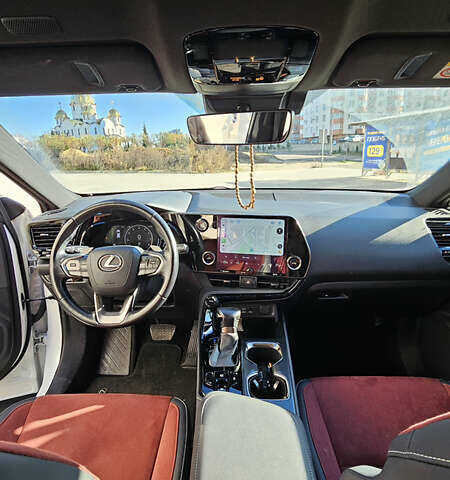 Белый Лексус НХ, объемом двигателя 1.99 л и пробегом 52 тыс. км за 42000 $, фото 5 на Automoto.ua