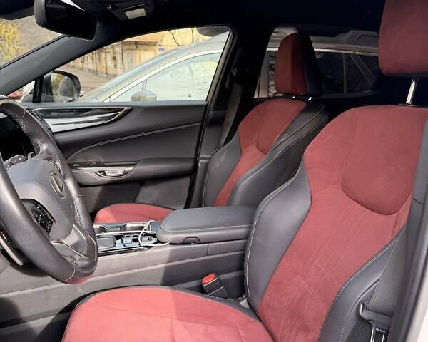 Білий Лексус НХ, об'ємом двигуна 1.99 л та пробігом 40 тис. км за 40000 $, фото 3 на Automoto.ua