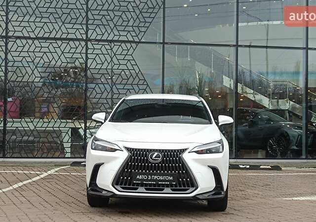 Білий Лексус НХ, об'ємом двигуна 2 л та пробігом 42 тис. км за 40765 $, фото 4 на Automoto.ua