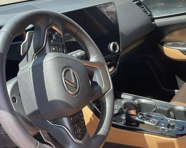 Белый Лексус НХ, объемом двигателя 2.49 л и пробегом 24 тыс. км за 54900 $, фото 4 на Automoto.ua