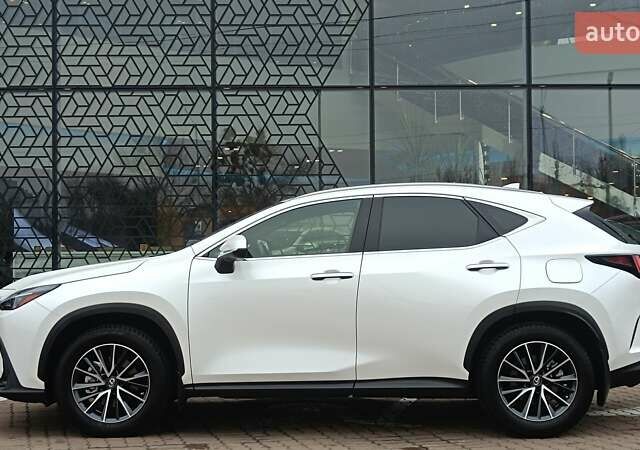 Білий Лексус НХ, об'ємом двигуна 2 л та пробігом 42 тис. км за 40765 $, фото 2 на Automoto.ua