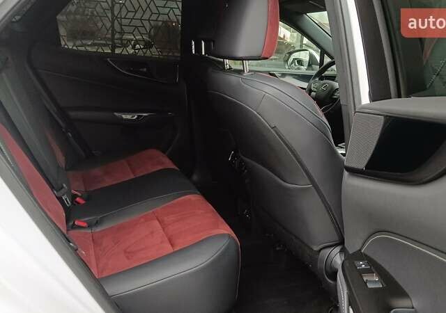 Білий Лексус НХ, об'ємом двигуна 2 л та пробігом 42 тис. км за 40765 $, фото 6 на Automoto.ua