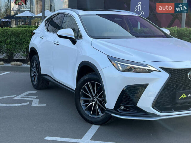 Білий Лексус НХ, об'ємом двигуна 2.49 л та пробігом 23 тис. км за 38700 $, фото 3 на Automoto.ua