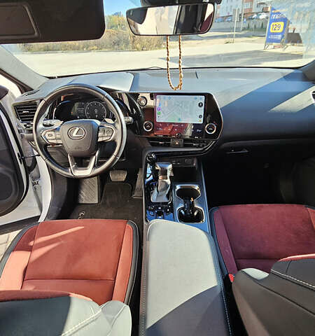 Белый Лексус НХ, объемом двигателя 1.99 л и пробегом 52 тыс. км за 42000 $, фото 4 на Automoto.ua