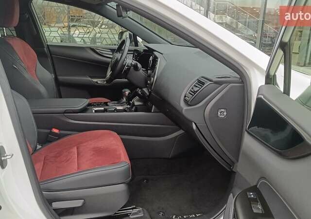 Білий Лексус НХ, об'ємом двигуна 2 л та пробігом 42 тис. км за 40765 $, фото 5 на Automoto.ua