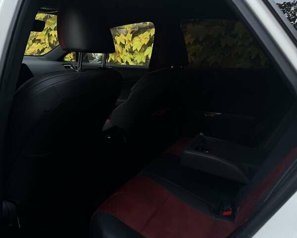 Білий Лексус НХ, об'ємом двигуна 1.99 л та пробігом 40 тис. км за 40000 $, фото 6 на Automoto.ua