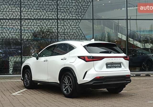 Білий Лексус НХ, об'ємом двигуна 2 л та пробігом 42 тис. км за 40765 $, фото 1 на Automoto.ua