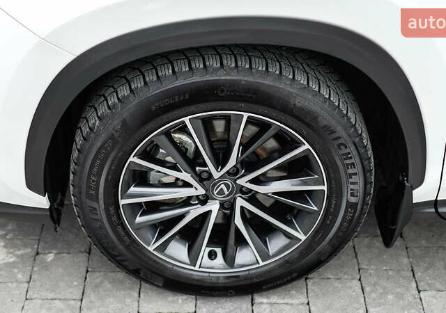 Белый Лексус НХ, объемом двигателя 2.49 л и пробегом 60 тыс. км за 57931 $, фото 11 на Automoto.ua