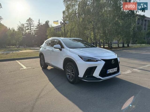 Білий Лексус НХ, об'ємом двигуна 2.49 л та пробігом 8 тис. км за 47500 $, фото 2 на Automoto.ua