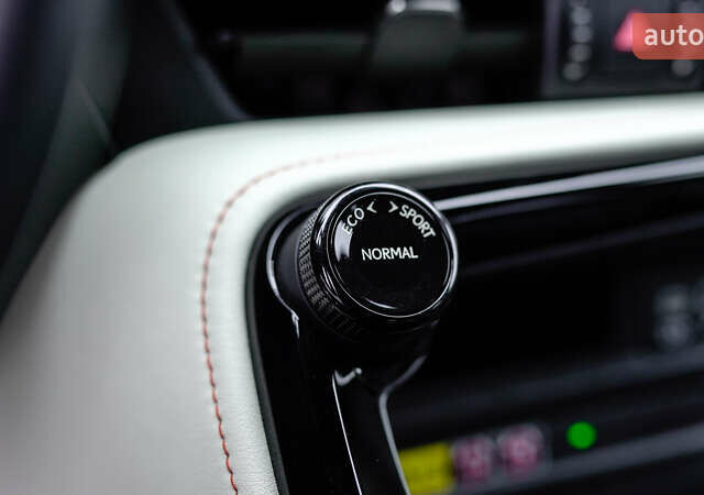 Белый Лексус НХ, объемом двигателя 2.49 л и пробегом 60 тыс. км за 57931 $, фото 25 на Automoto.ua