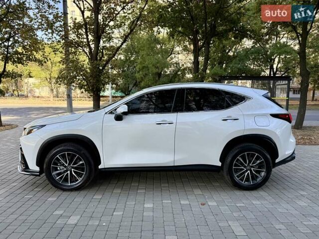 Білий Лексус НХ, об'ємом двигуна 2.49 л та пробігом 11 тис. км за 49999 $, фото 7 на Automoto.ua