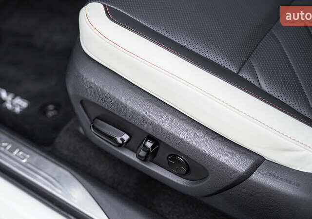 Белый Лексус НХ, объемом двигателя 2.49 л и пробегом 60 тыс. км за 57931 $, фото 17 на Automoto.ua