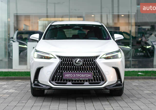 Белый Лексус НХ, объемом двигателя 2.49 л и пробегом 60 тыс. км за 57931 $, фото 4 на Automoto.ua