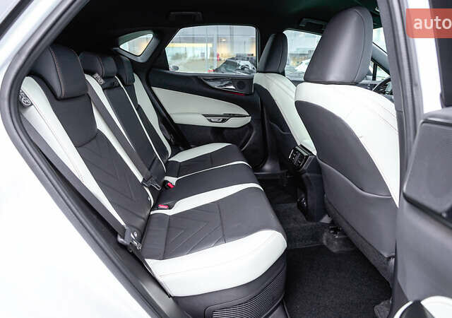 Белый Лексус НХ, объемом двигателя 2.49 л и пробегом 60 тыс. км за 57931 $, фото 6 на Automoto.ua