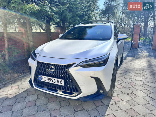Білий Лексус НХ, об'ємом двигуна 2.49 л та пробігом 25 тис. км за 68000 $, фото 2 на Automoto.ua
