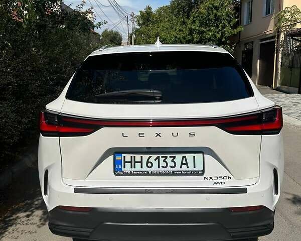 Білий Лексус НХ, об'ємом двигуна 2.49 л та пробігом 15 тис. км за 55000 $, фото 3 на Automoto.ua
