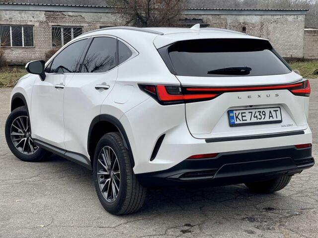 Білий Лексус НХ, об'ємом двигуна 2.5 л та пробігом 14 тис. км за 39900 $, фото 4 на Automoto.ua