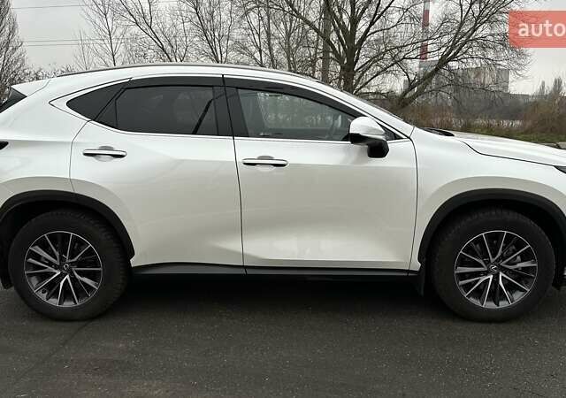 Белый Лексус НХ, объемом двигателя 2.49 л и пробегом 54 тыс. км за 56000 $, фото 2 на Automoto.ua