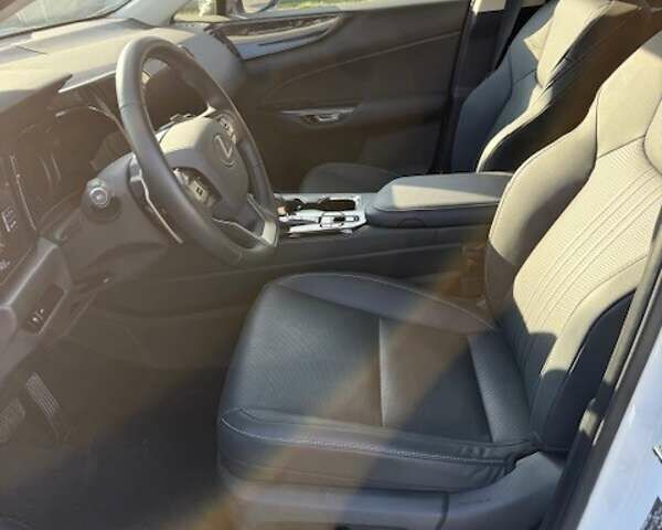 Белый Лексус НХ, объемом двигателя 2.49 л и пробегом 5 тыс. км за 60500 $, фото 8 на Automoto.ua