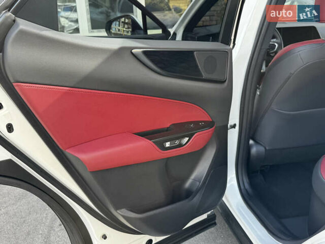 Белый Лексус НХ, объемом двигателя 2.49 л и пробегом 8 тыс. км за 68700 $, фото 55 на Automoto.ua