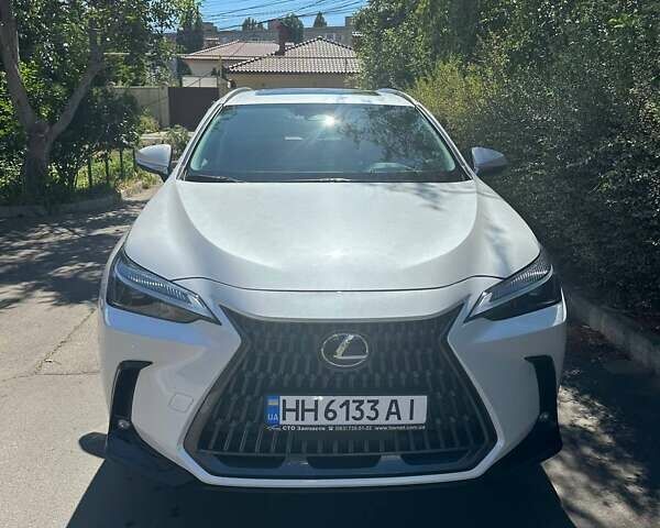 Білий Лексус НХ, об'ємом двигуна 2.49 л та пробігом 15 тис. км за 55000 $, фото 2 на Automoto.ua
