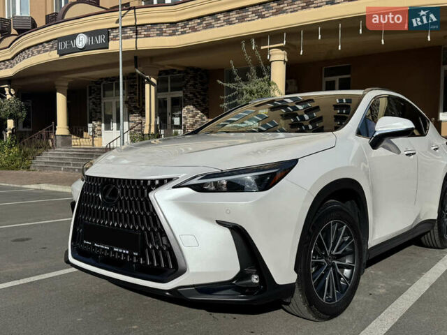 Белый Лексус НХ, объемом двигателя 2.49 л и пробегом 8 тыс. км за 68700 $, фото 1 на Automoto.ua