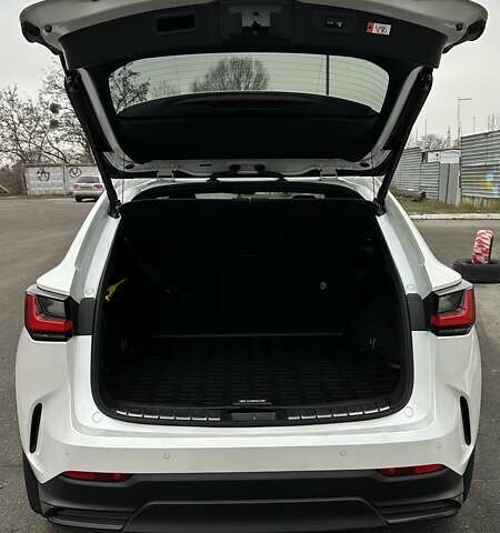 Белый Лексус НХ, объемом двигателя 2.49 л и пробегом 54 тыс. км за 56000 $, фото 5 на Automoto.ua