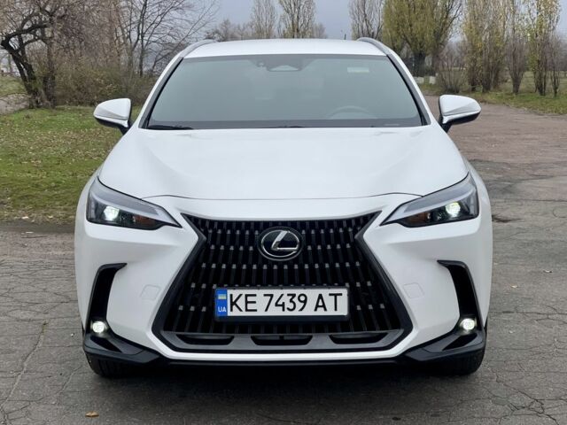 Білий Лексус НХ, об'ємом двигуна 2.5 л та пробігом 14 тис. км за 39900 $, фото 2 на Automoto.ua