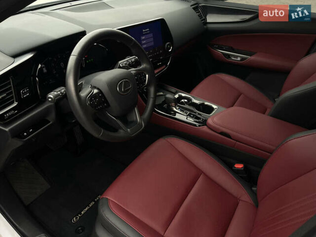 Білий Лексус НХ, об'ємом двигуна 2.49 л та пробігом 14 тис. км за 39900 $, фото 6 на Automoto.ua