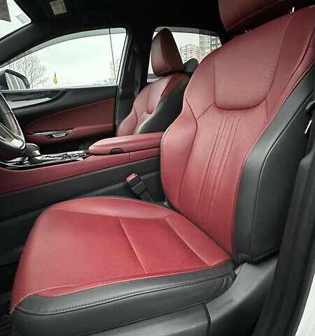 Белый Лексус НХ, объемом двигателя 2.49 л и пробегом 54 тыс. км за 56000 $, фото 22 на Automoto.ua