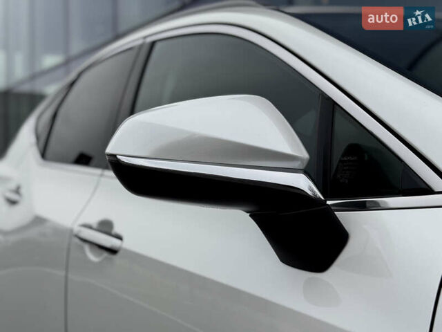 Білий Лексус НХ, об'ємом двигуна 2.49 л та пробігом 6 тис. км за 61300 $, фото 31 на Automoto.ua