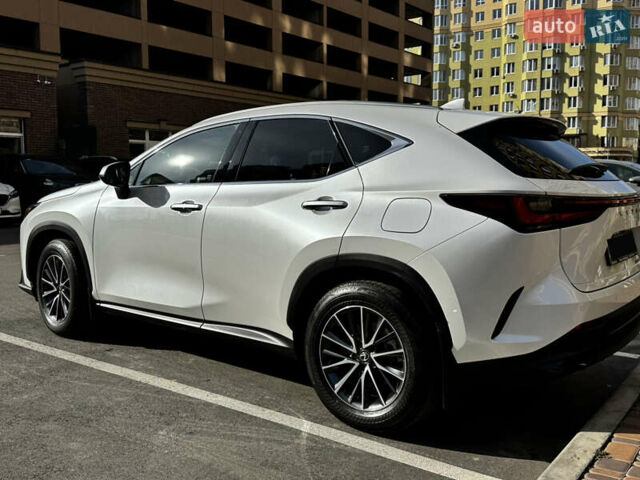 Белый Лексус НХ, объемом двигателя 2.49 л и пробегом 8 тыс. км за 68700 $, фото 6 на Automoto.ua