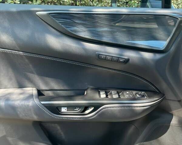 Білий Лексус НХ, об'ємом двигуна 2.49 л та пробігом 15 тис. км за 55000 $, фото 5 на Automoto.ua