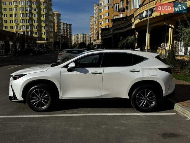 Белый Лексус НХ, объемом двигателя 2.49 л и пробегом 8 тыс. км за 68700 $, фото 3 на Automoto.ua