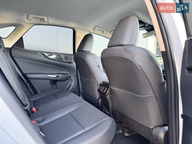 Білий Лексус НХ, об'ємом двигуна 2.49 л та пробігом 6 тис. км за 61300 $, фото 13 на Automoto.ua