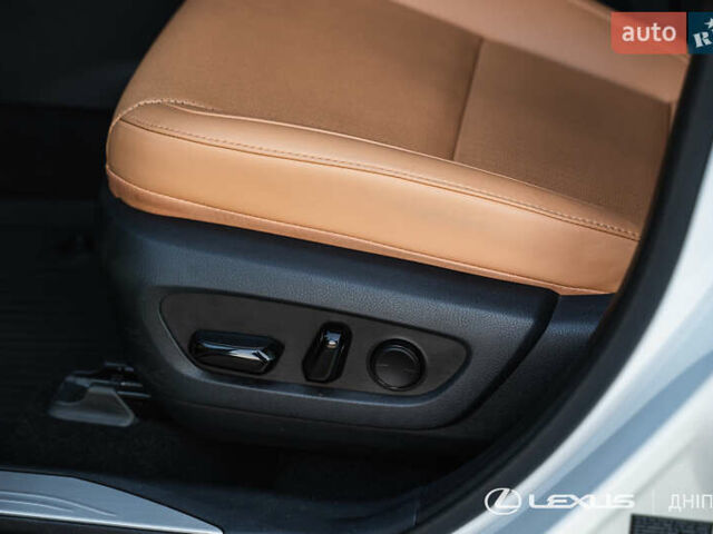 Лексус НХ 2024 у Дніпро (Дніпропетровську) на Automoto.ua Білий Лексус НХ, об'ємом двигуна 2.49 л та пробігом 14 тис. км за 57300 $, фото 19 на Automoto.ua