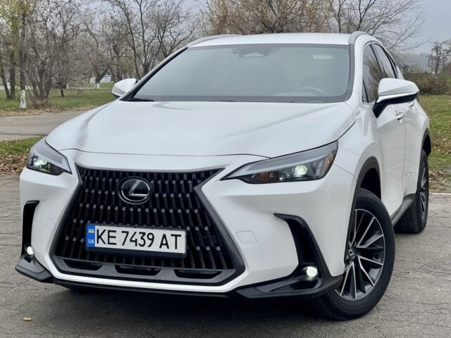 Білий Лексус НХ, об'ємом двигуна 2.5 л та пробігом 14 тис. км за 39900 $, фото 1 на Automoto.ua