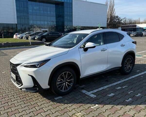 Белый Лексус НХ, объемом двигателя 2.49 л и пробегом 5 тыс. км за 60500 $, фото 1 на Automoto.ua