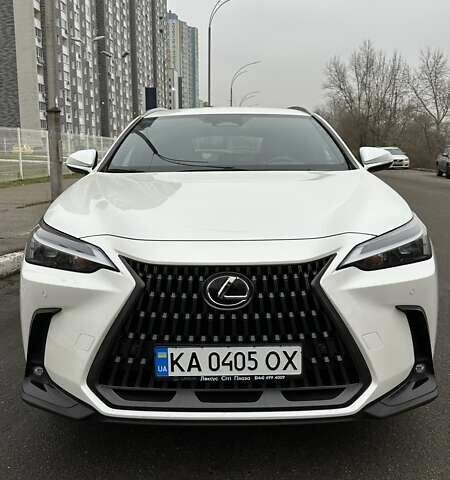 Белый Лексус НХ, объемом двигателя 2.49 л и пробегом 54 тыс. км за 56000 $, фото 1 на Automoto.ua