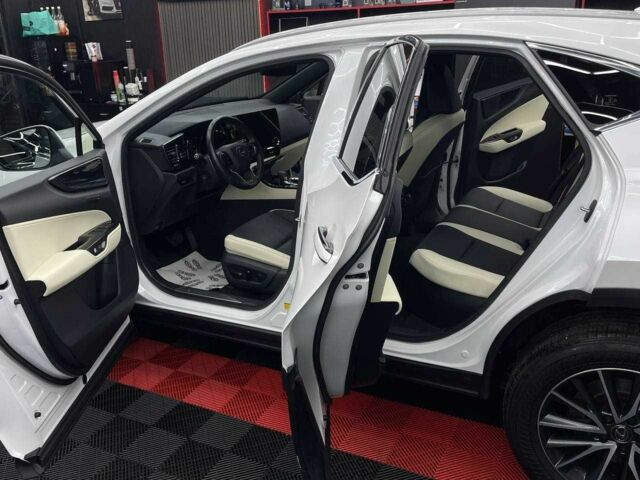 Білий Лексус НХ, об'ємом двигуна 2.49 л та пробігом 22 тис. км за 52000 $, фото 6 на Automoto.ua